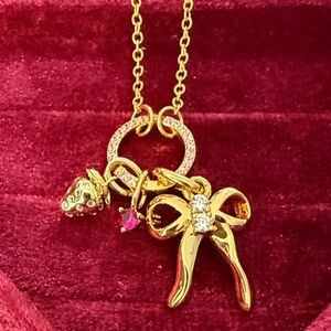 NIB Caitlyn Minimalist Gold charm Necklace with Jewelry box